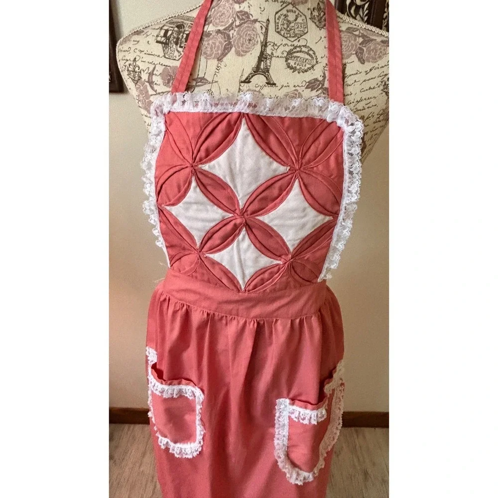 Vintage Quilted Apron Coral White Lace Pockets Kitchen Chef Hostess Retro